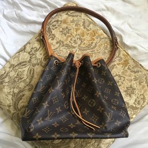 Authentic LOUIS VUITTON Petit Noe